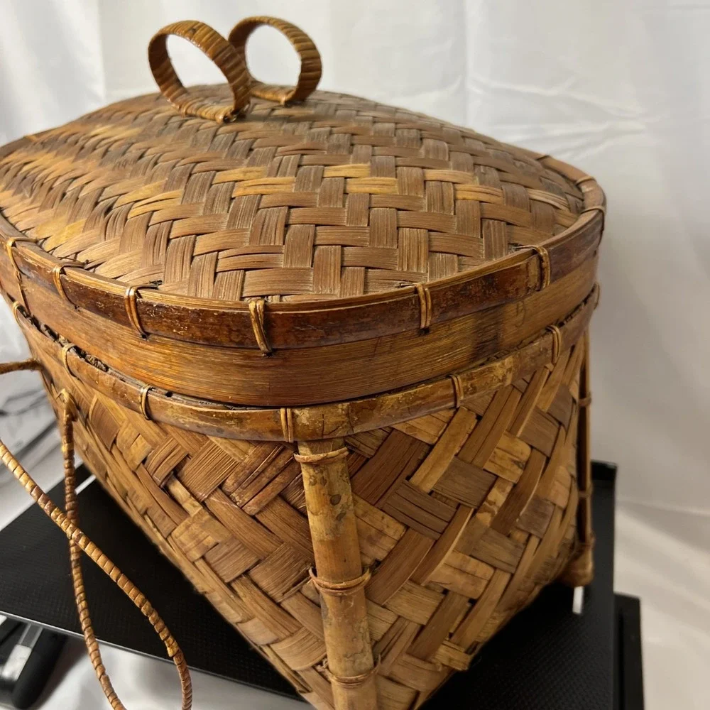 Vintage Asian Bamboo Rattan Handmade Woven‎ Sewing Basket With Lid